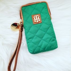 Tommy Hilfiger Grean Quilted Wristlet